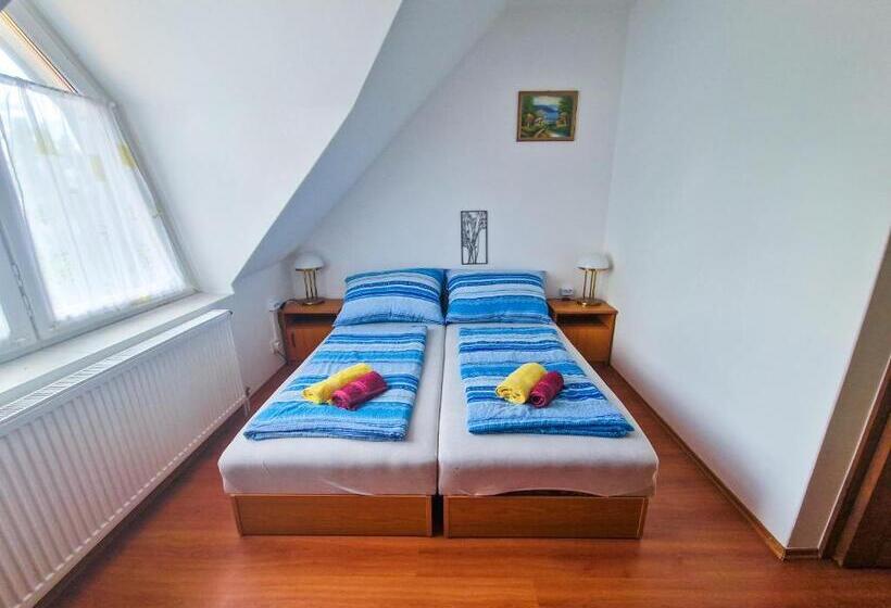 标准间, Weinberger Vendégház