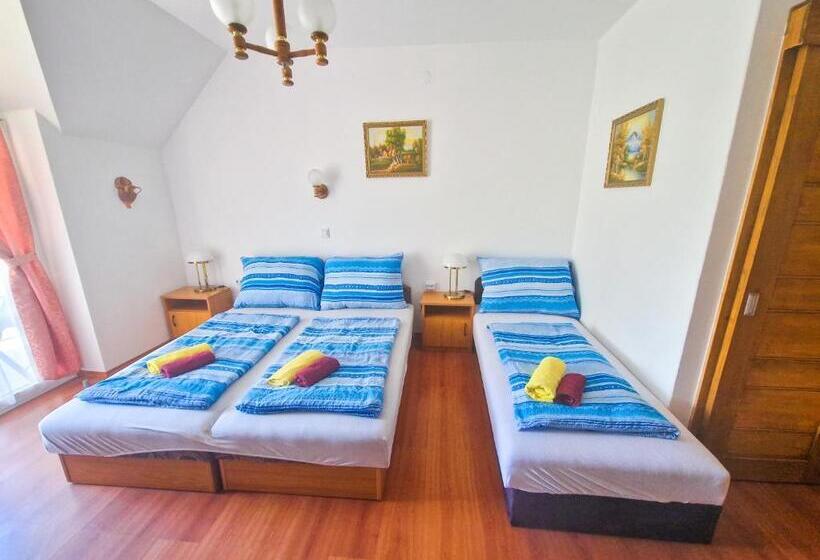 标准三人间, Weinberger Vendégház