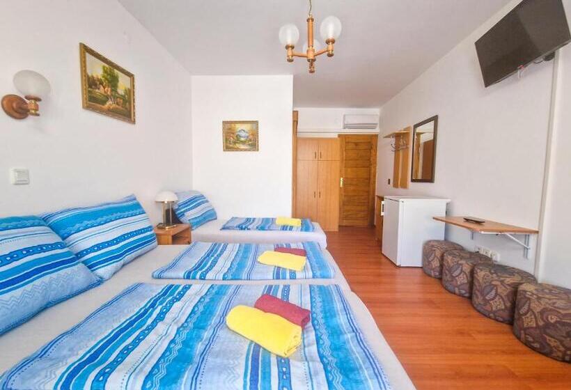 标准三人间, Weinberger Vendégház