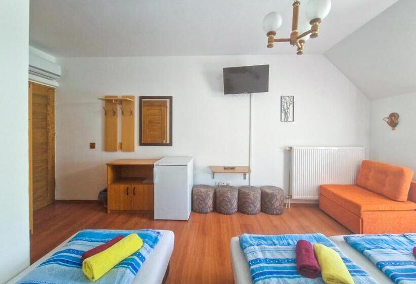 标准三人间, Weinberger Vendégház