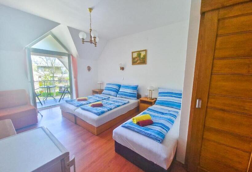 标准三人间, Weinberger Vendégház