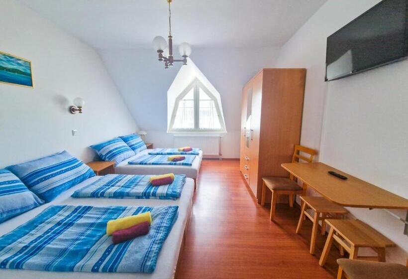 四人标准间, Weinberger Vendégház