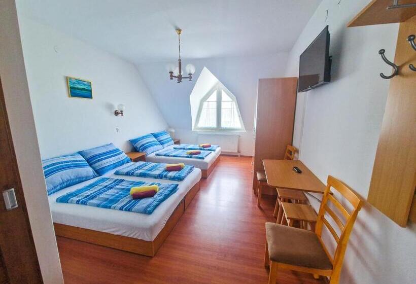 四人标准间, Weinberger Vendégház