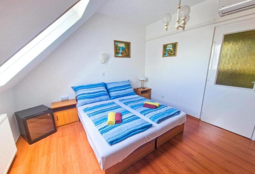 标准间, Weinberger Vendégház