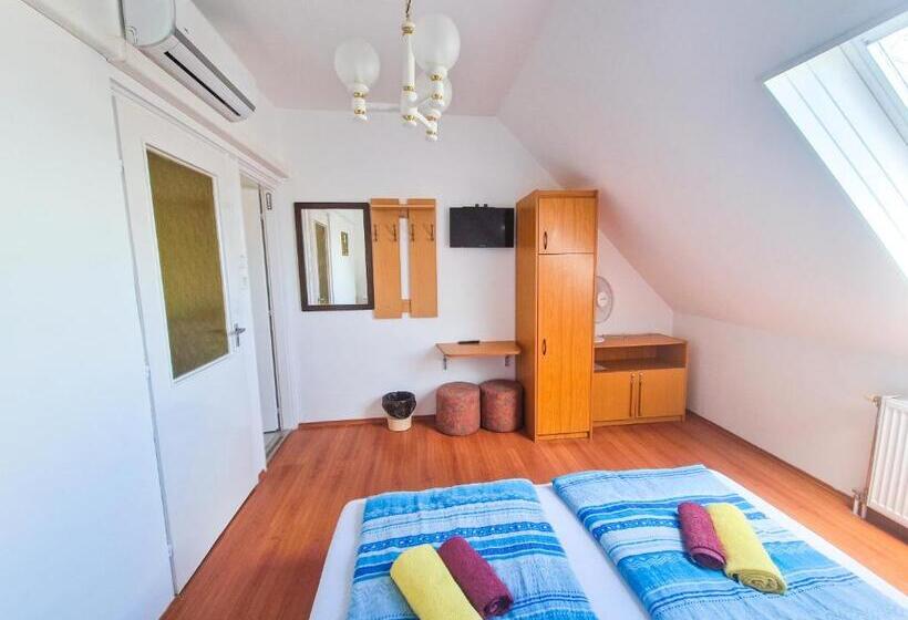 标准间, Weinberger Vendégház