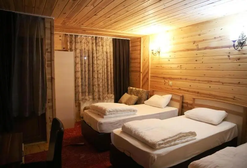 اتاق استاندارد سه تخته با بالکن, Yedigoller Hotel & Restaurant