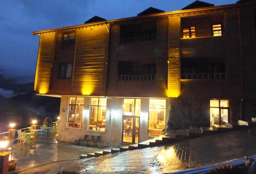 Perhesviitti, Yedigoller Hotel & Restaurant