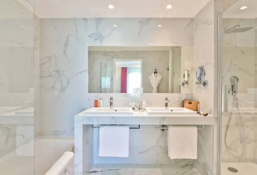 シティビュージュニアスイート, La Villa Port D Antibes & Spa