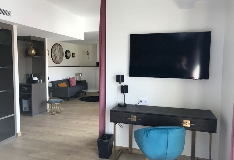 جناح جونيور مطل على المدينة, La Villa Port D Antibes & Spa