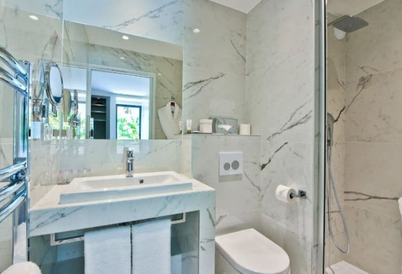 Номер Премиум Вид на Город, La Villa Port D Antibes & Spa