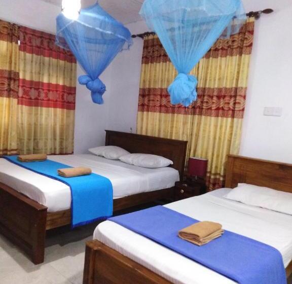 Cameră Triplă Standard cu Balcon, Pub Ceylon Hostel