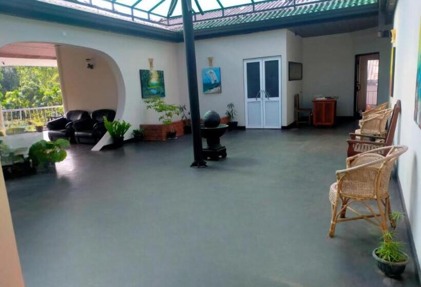 Cameră Triplă Standard cu Balcon, Pub Ceylon Hostel