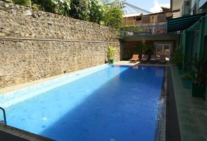 اتاق استاندارد سه نفره, Pub Ceylon Hostel