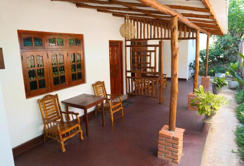 اتاق داخلی دلوکس, Pub Ceylon Hostel