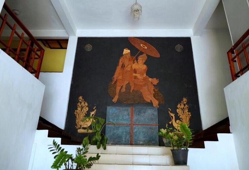 Pat in Cameră Comună, Pub Ceylon Hostel