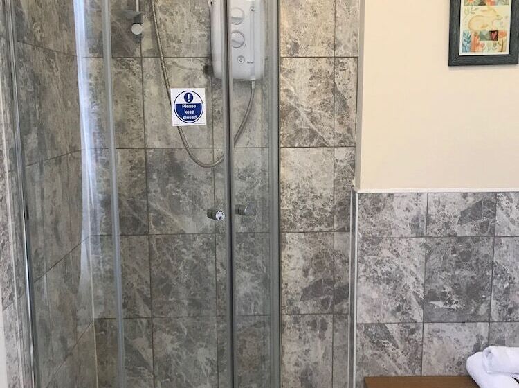 חדר סטנדרט, Eurobar &