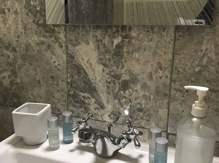 חדר סטנדרט, Eurobar &