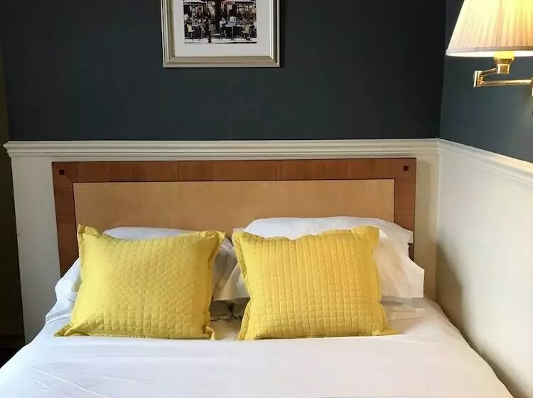 Standard Room, Eurobar &