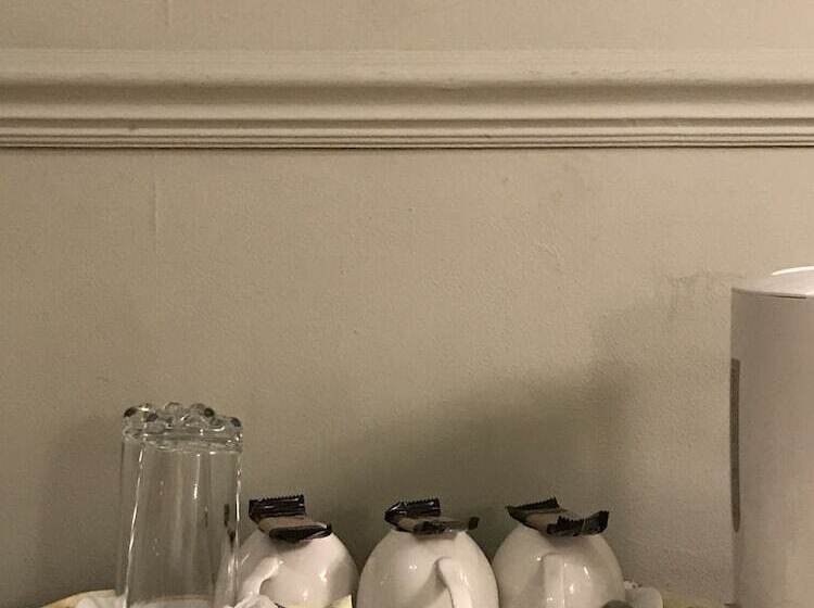 חדר סטנדרט, Eurobar &