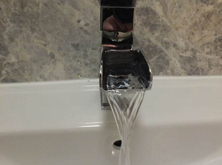 חדר סטנדרד יחיד חדר אמבטיה משותף, Eurobar &