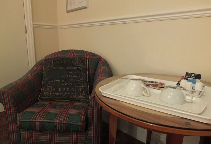 חדר סטנדרד יחיד חדר אמבטיה משותף, Eurobar &