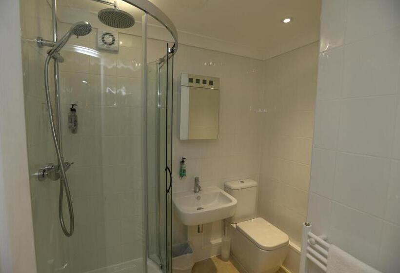 Номер Стандарт Индивидуальный, Corner House Hotel Gatwick With Bookable Holiday Parking