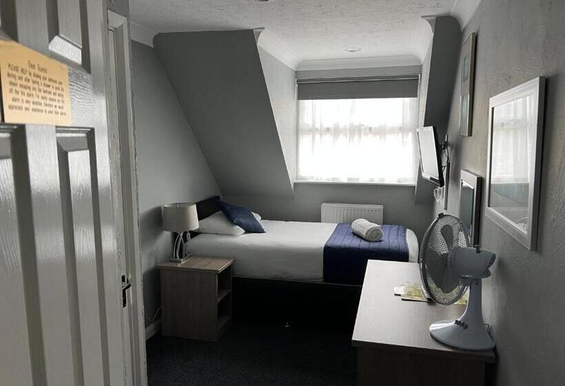 Номер Стандарт Индивидуальный, Corner House Hotel Gatwick With Bookable Holiday Parking