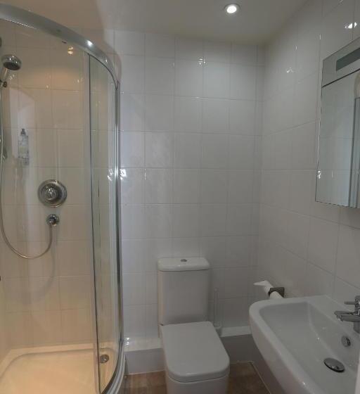 Номер Стандарт, Corner House Hotel Gatwick With Bookable Holiday Parking