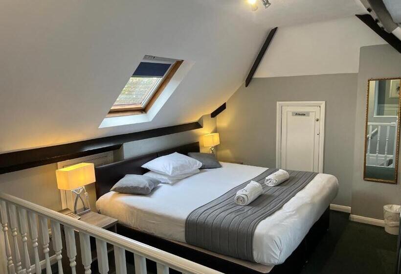 Номер Стандарт, Corner House Hotel Gatwick With Bookable Holiday Parking