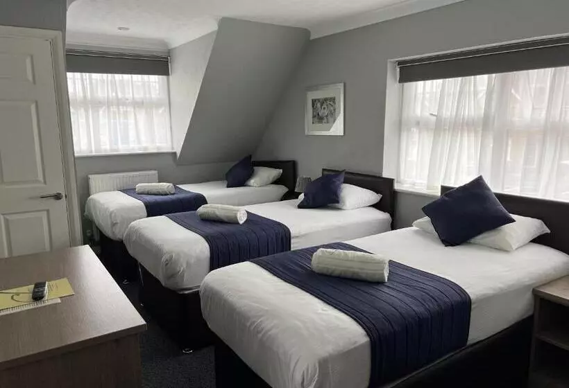 スタンダードトリプルルーム, Corner House Hotel Gatwick With Bookable Holiday Parking