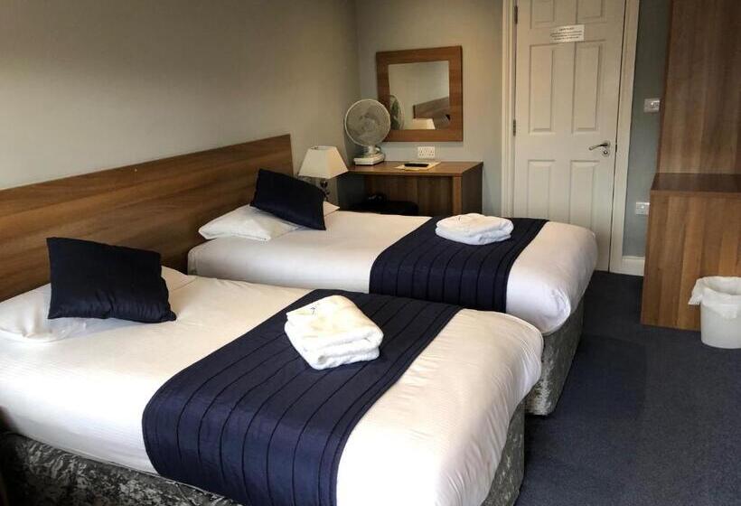 Номер Deluxe, Corner House Hotel Gatwick With Bookable Holiday Parking