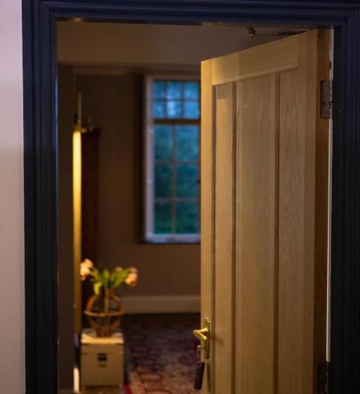 Suite with lake view, Haweswater Hotel