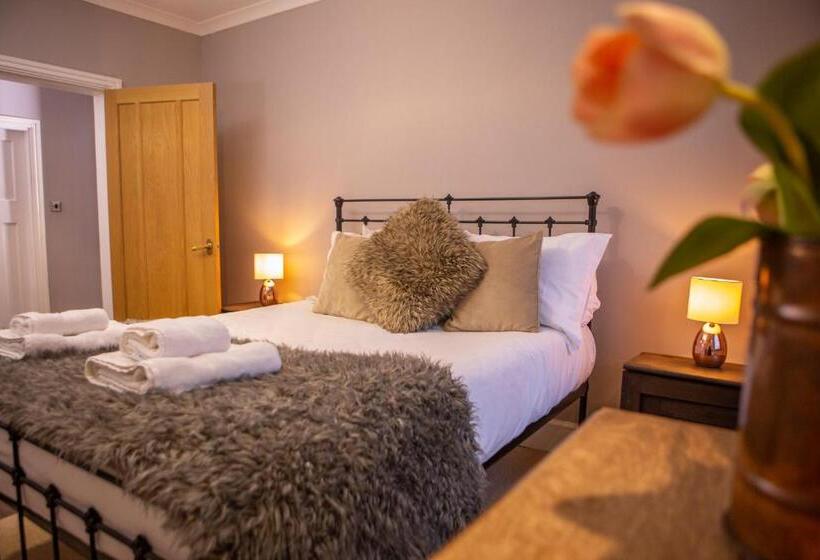 Suite with lake view, Haweswater Hotel
