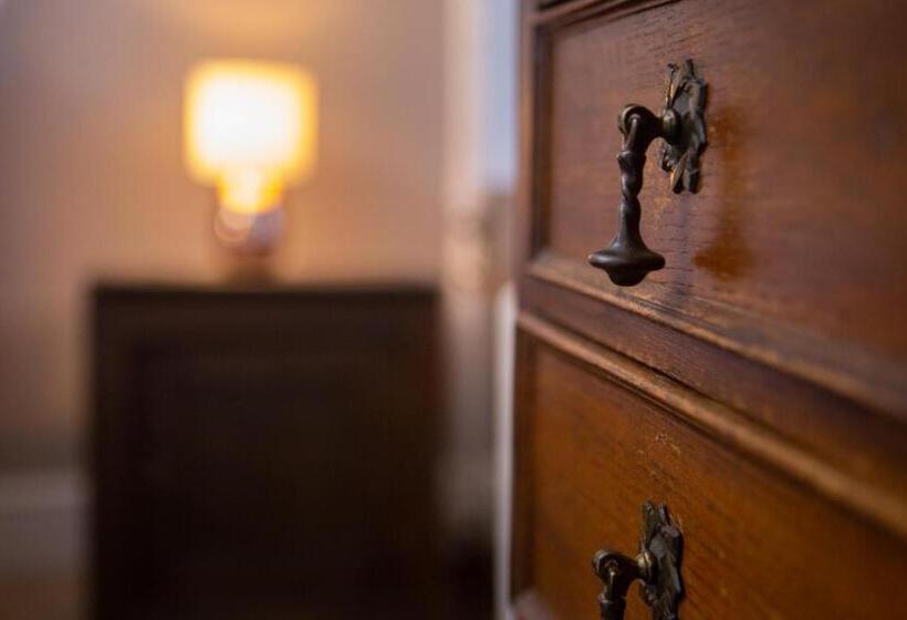 Suite with lake view, Haweswater Hotel
