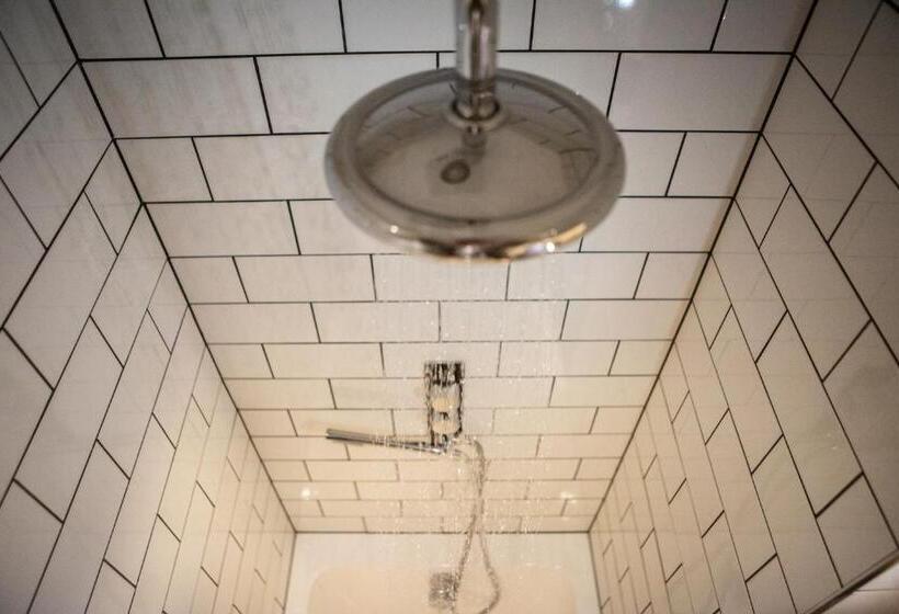 Suite with lake view, Haweswater Hotel