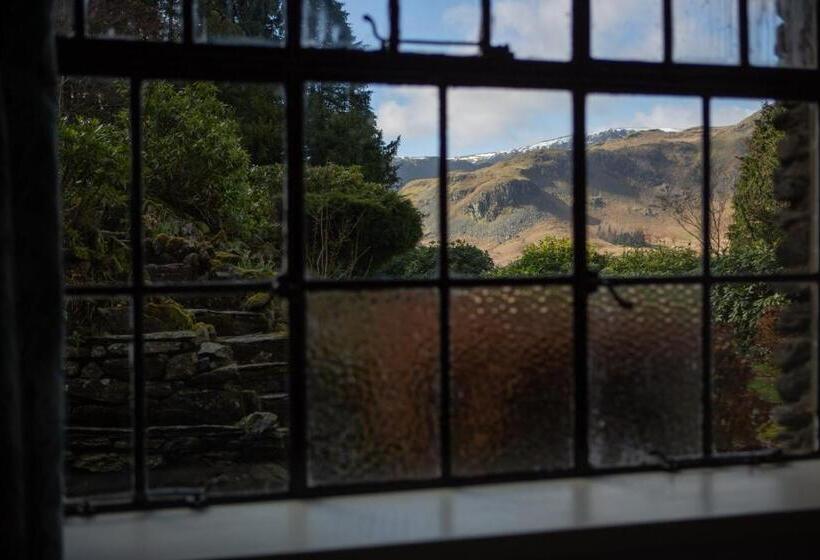 Полулюкс Вид на Сад, Haweswater Hotel