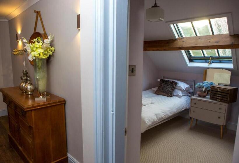 Suite with lake view, Haweswater Hotel
