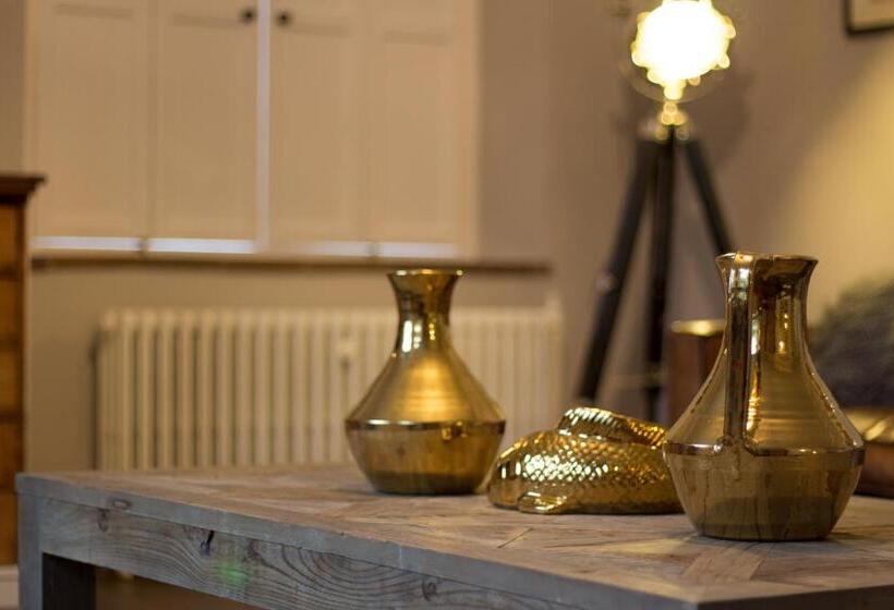 Suite with lake view, Haweswater Hotel