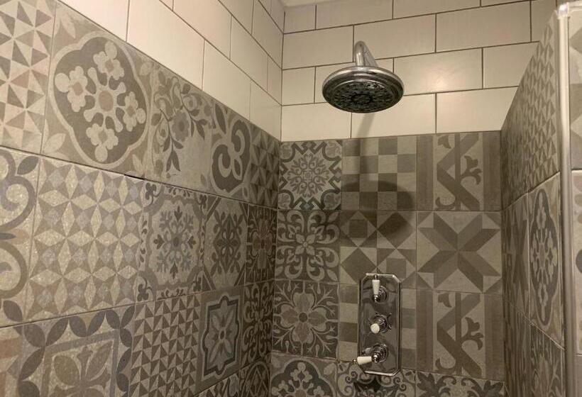 Suite with lake view, Haweswater Hotel