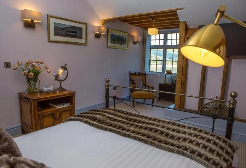 Suite with lake view, Haweswater Hotel