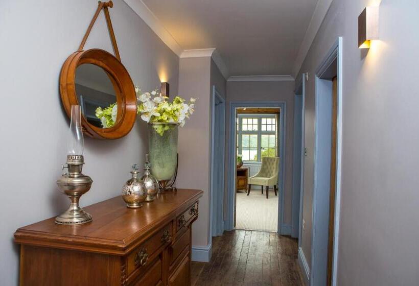 Suite with lake view, Haweswater Hotel