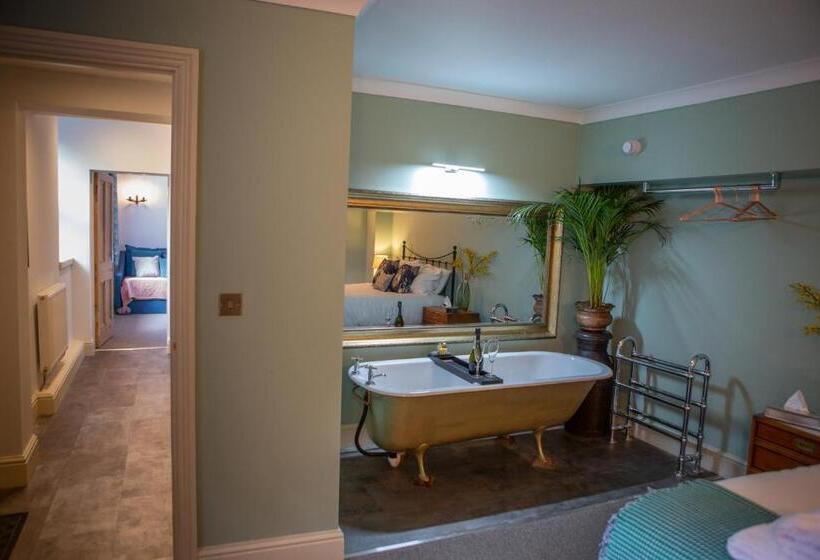 Полулюкс Вид на Сад, Haweswater Hotel