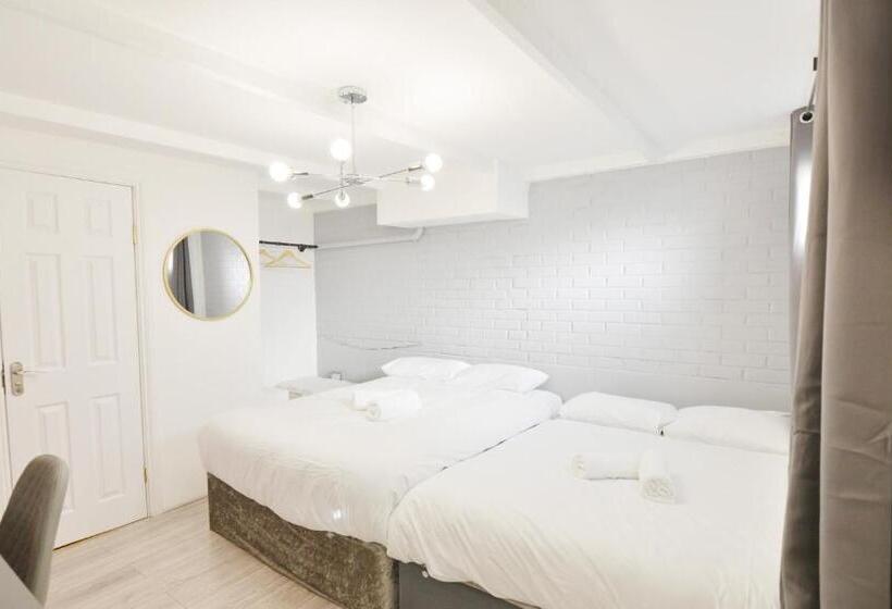 四人标准间, Anchor Guest House