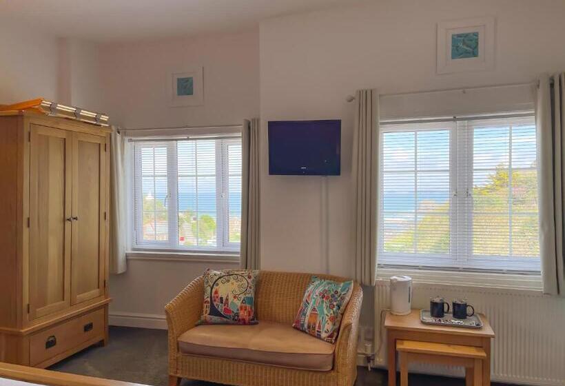 جناح سرير كينج, Driftwood Spars