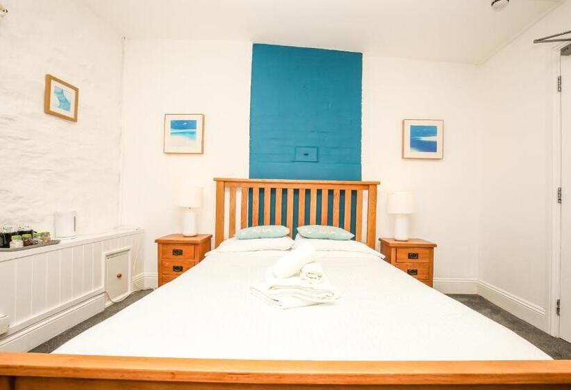 جناح سرير كينج, Driftwood Spars