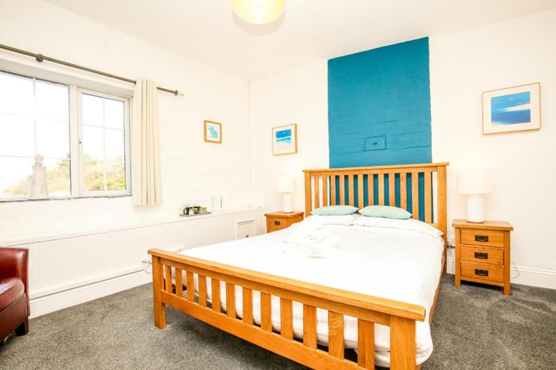 جناح سرير كينج, Driftwood Spars