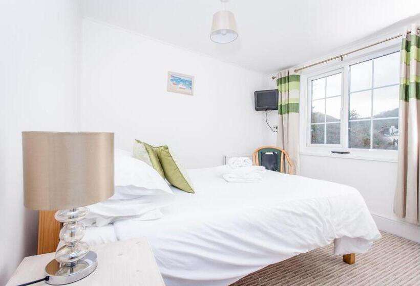 غرفة قياسية, Driftwood Spars