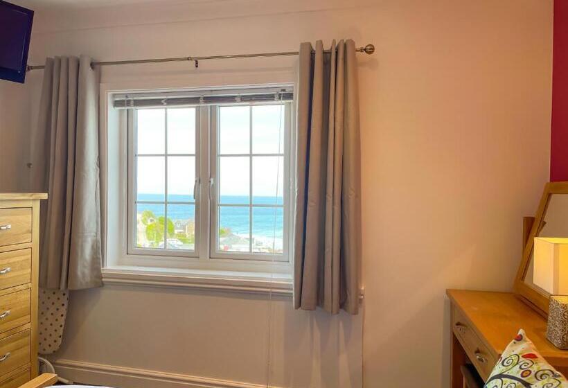 غرفة قياسية, Driftwood Spars