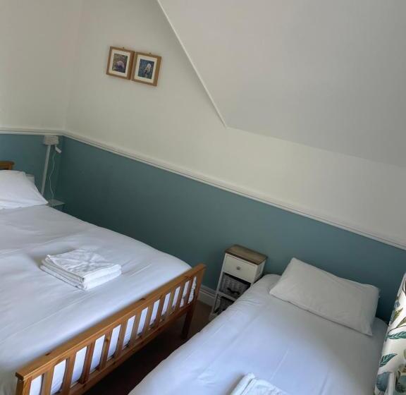 סוויטה משפחתית, Inn On The Wye