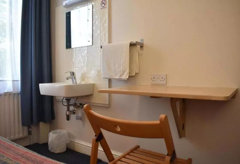 اتاق استاندارد یک تخته با سرویس بهداشتی مشترک, Macdonald